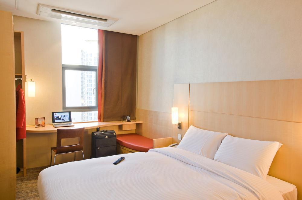 Hotel Ibis Ambassador Busan City Centre Zewnętrze zdjęcie